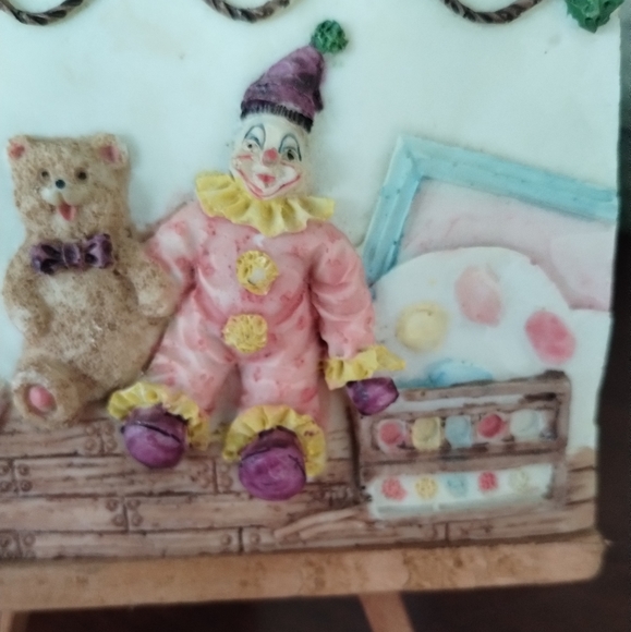 Table/Desk top Clown Portrait on Easel - Picture 5 of 13